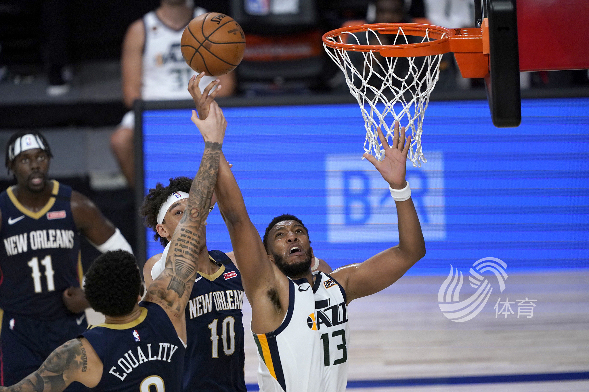 通过剖析佩 通过剖析佩